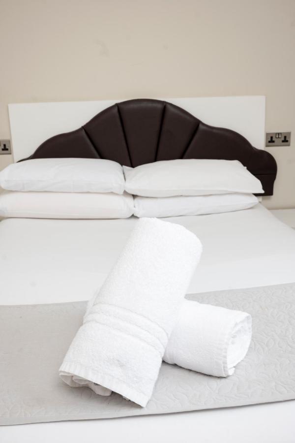 The R Inn Hotel Desborough Экстерьер фото