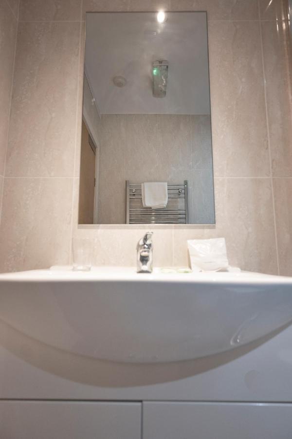 The R Inn Hotel Desborough Экстерьер фото