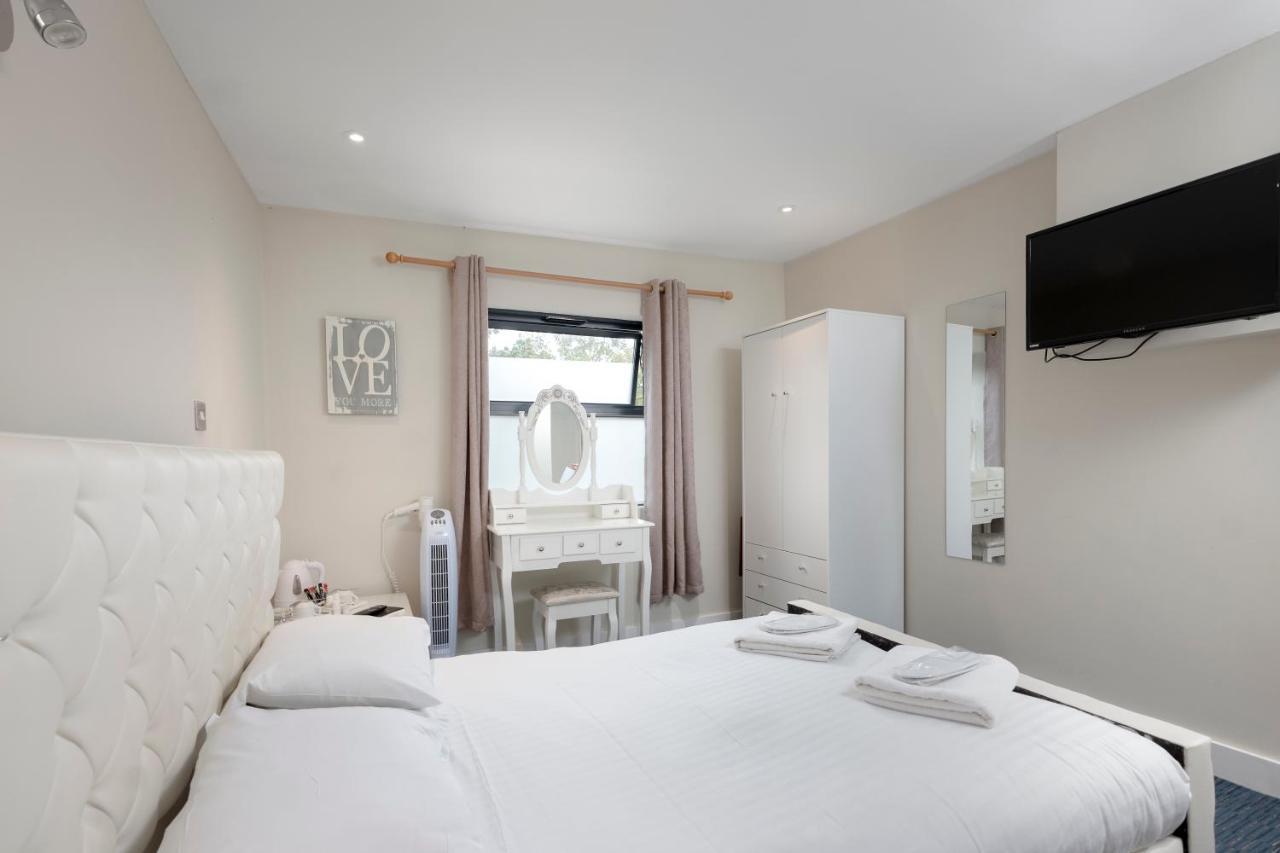 The R Inn Hotel Desborough Экстерьер фото