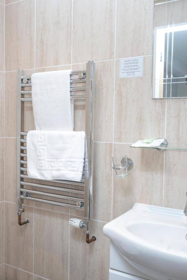 The R Inn Hotel Desborough Экстерьер фото