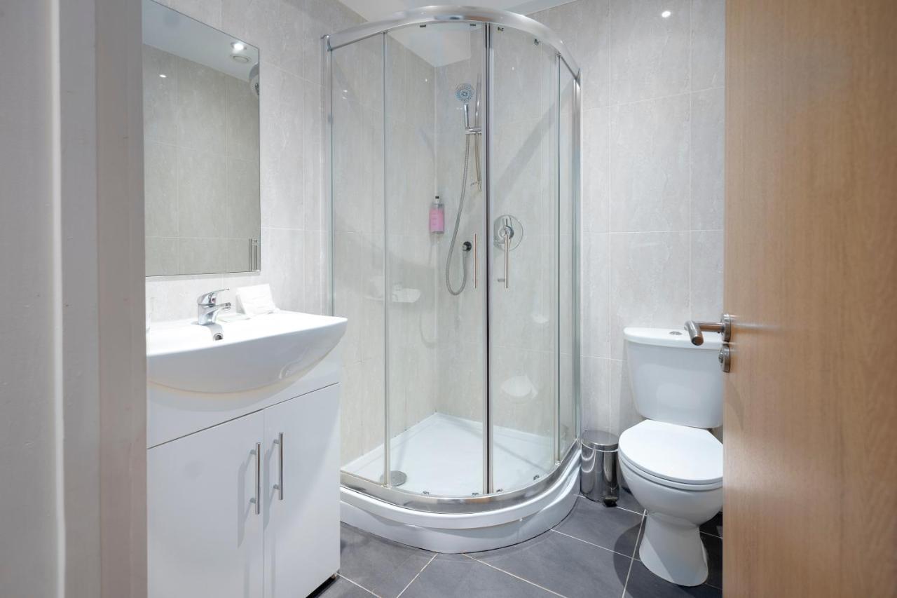 The R Inn Hotel Desborough Экстерьер фото