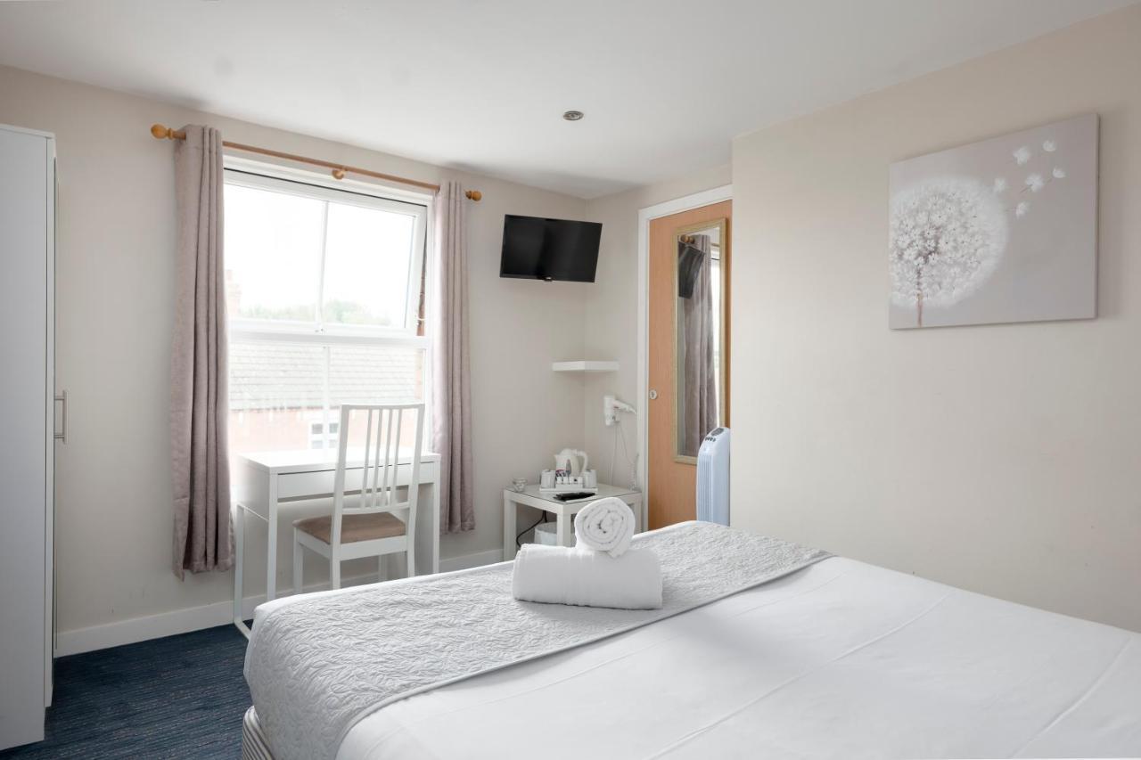 The R Inn Hotel Desborough Экстерьер фото