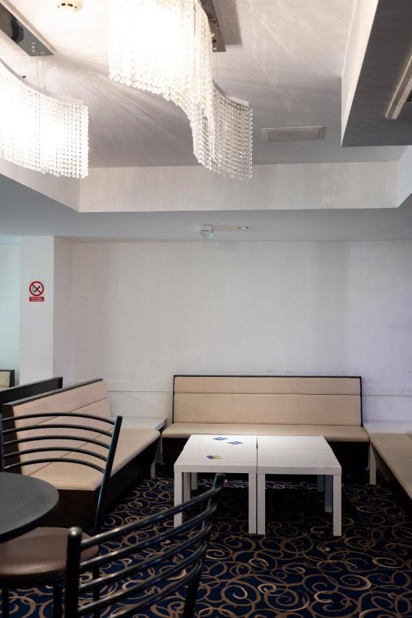 The R Inn Hotel Desborough Экстерьер фото